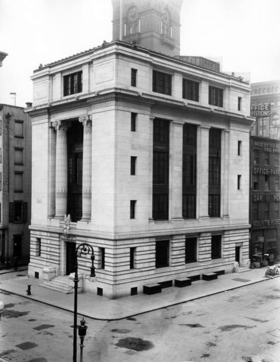 Manhattan: American Bank Note Company, 70 Broad Street, Ca. 1910, With The New York Produce Exchange Visible In The Background.