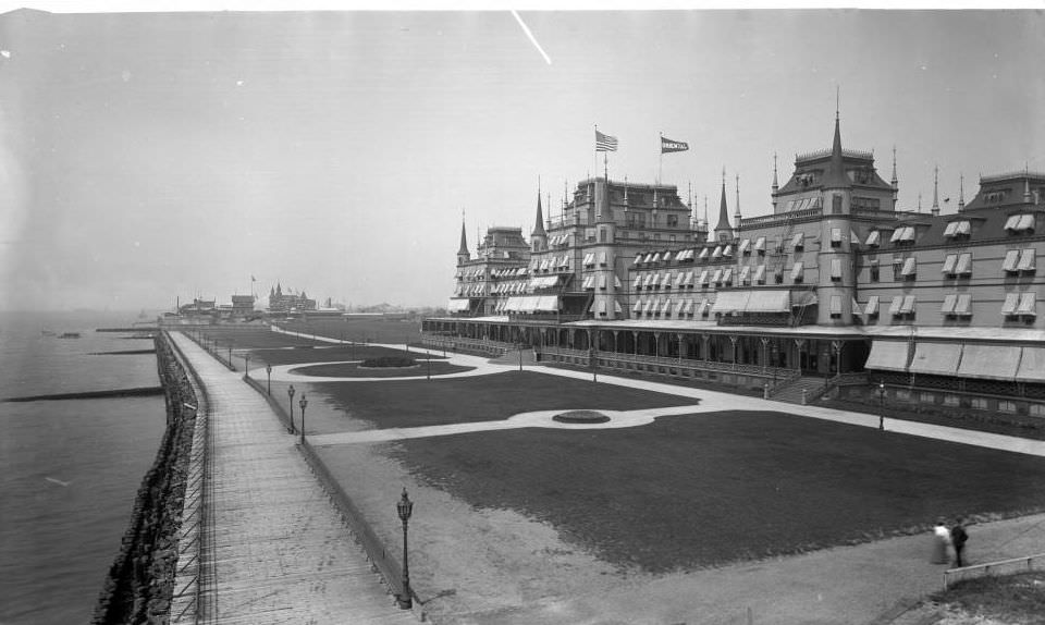 Oriental Hotel, Manhattan Beach, Brooklyn, Ca. 1905.