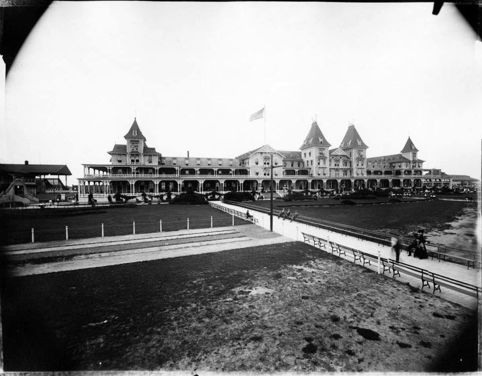 Brighton Beach Hotel, Brooklyn.