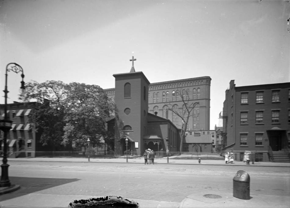 Church Of St. Luke In The Fields, Hudson Street, Greenwich Village, New York City, 1913.