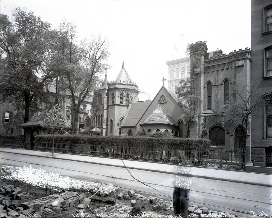 Church Of The Transfiguration (The Little Church Around The Corner), East 29Th Street, New York City, 1911.