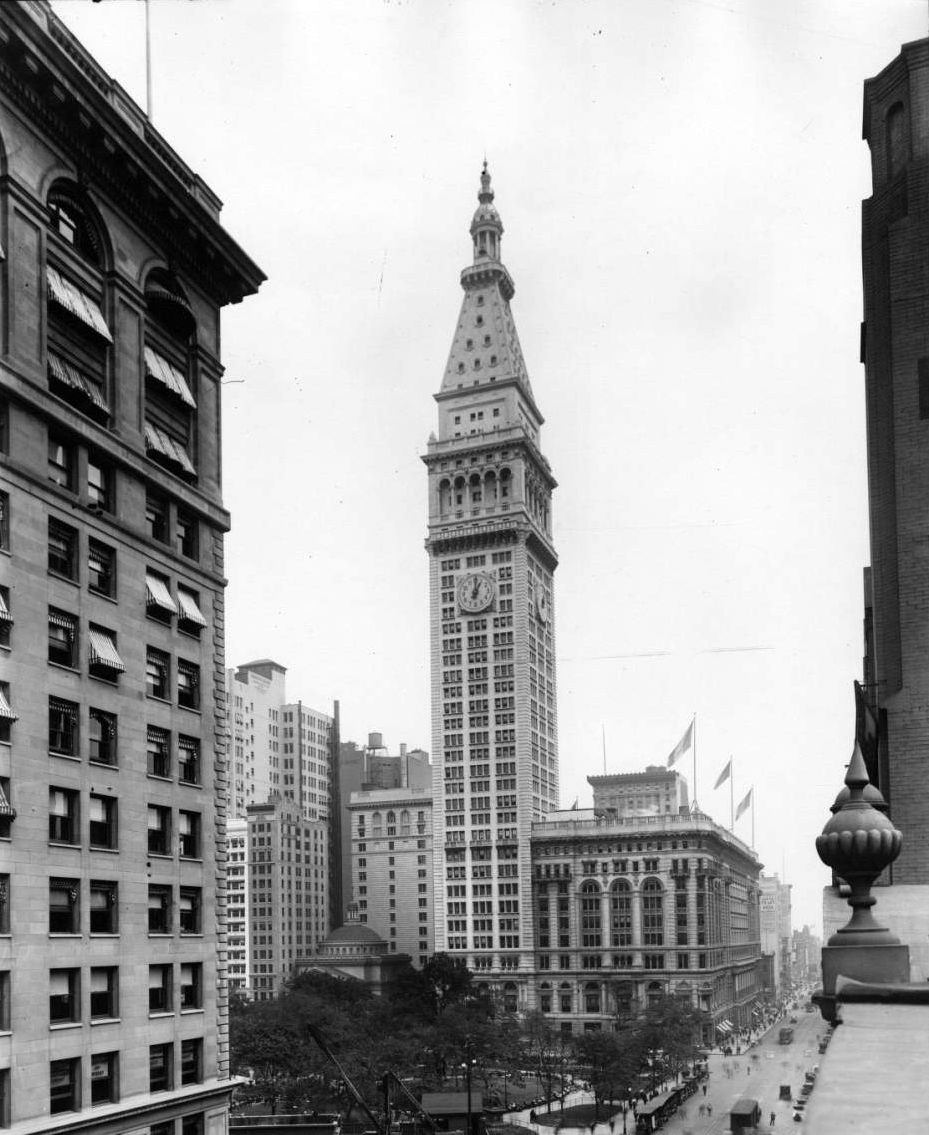 Madison Square, The Metropolitan Life Insurance Tower, And Madison Square Presbyterian Church, 1910.