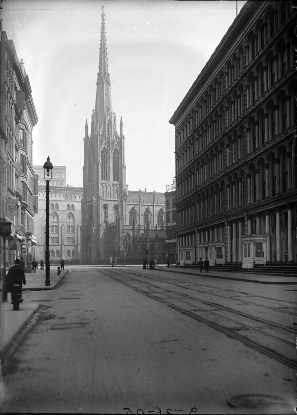 View Looking North On Broadway From W. 9Th Street To Grace Church, New York City, 1905.