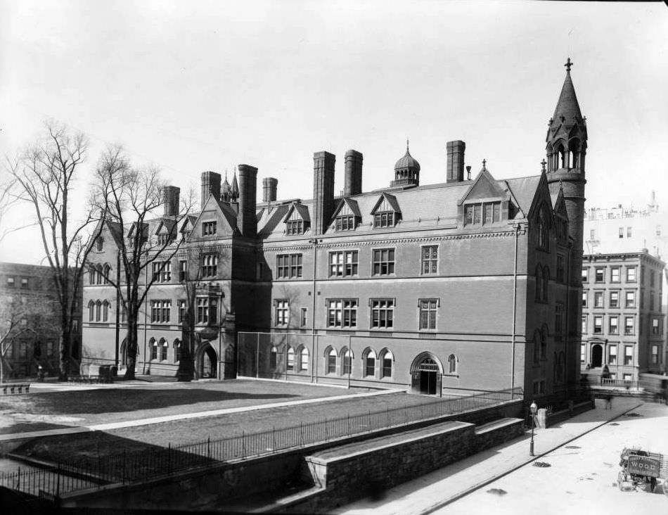Manhattan: Columbia College Library, Midtown Campus.