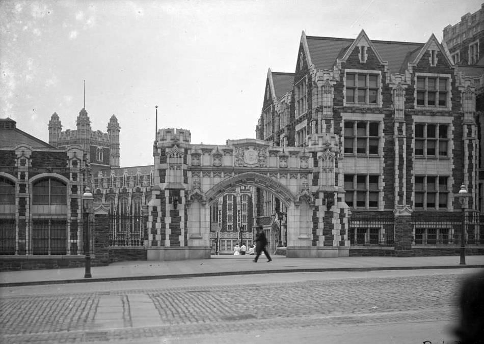 Hudson Gate On Amsterdam Avenue, City College Of New York, 1906.