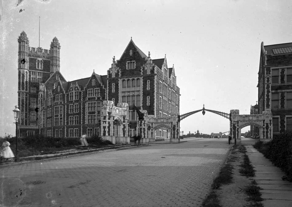 Shepard Hall And Hamilton Gate, City College Of New York, 1906.