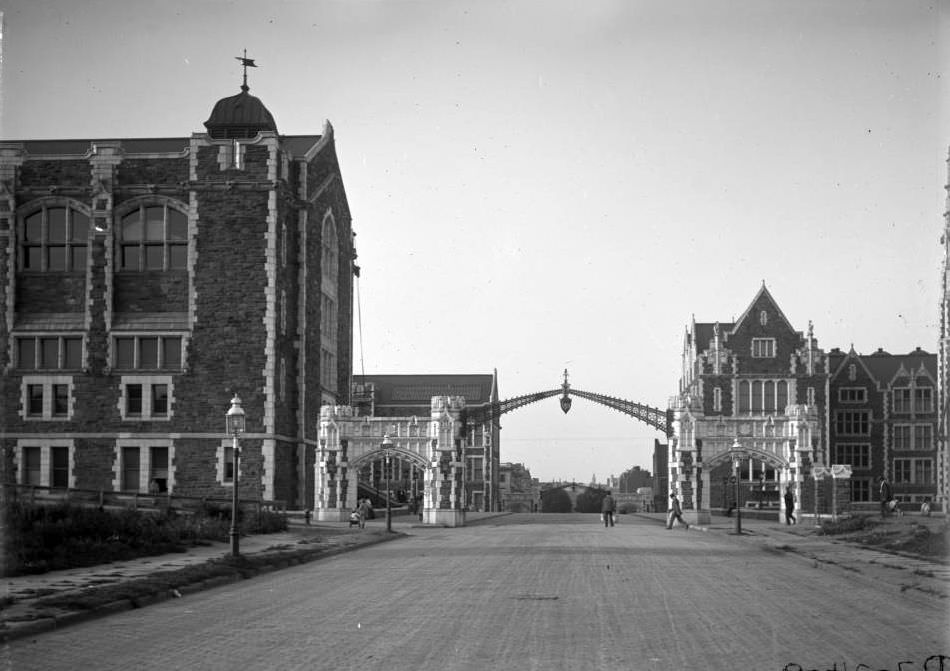 Washington Gate, City College Of New York, 1906.