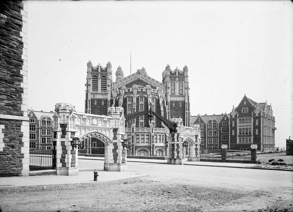 The College Of The City Of New York, 1909.