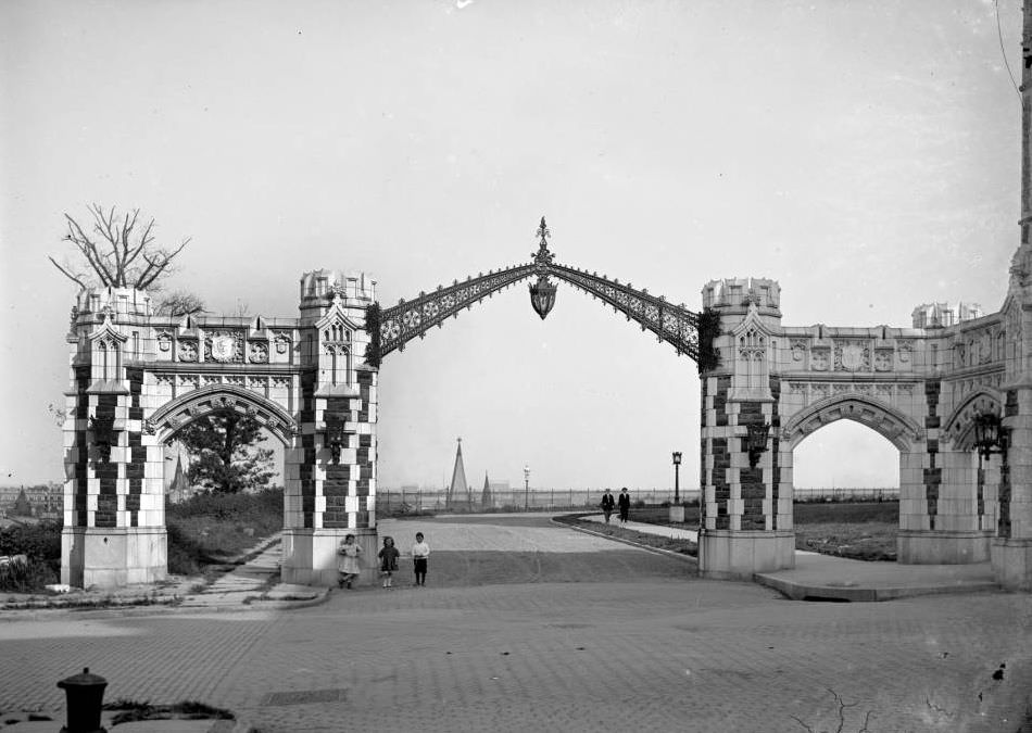 Stuyvesant Gate, City College Of New York, 1906.