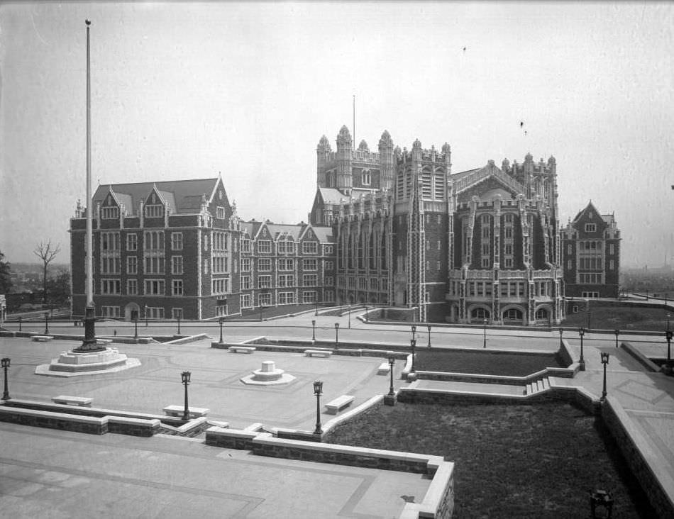 Manhattan: Shepard Hall, City College Main Building, 1905.