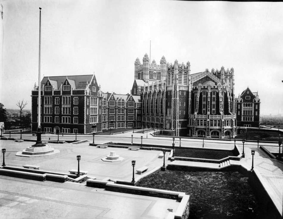 Manhattan: Shepard Hall, City College Main Building, 1905.