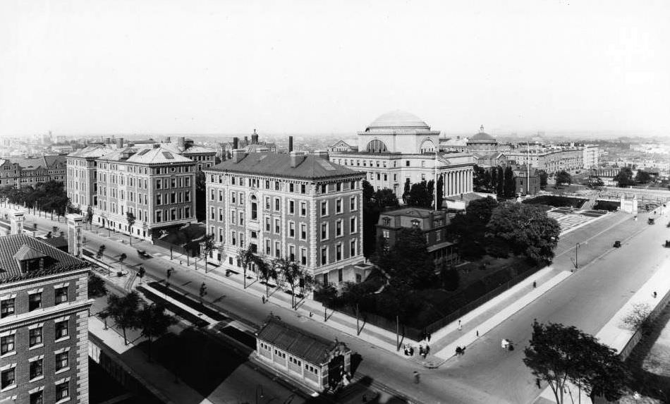 Manhattan: Low Library, Columbia University, 1910.