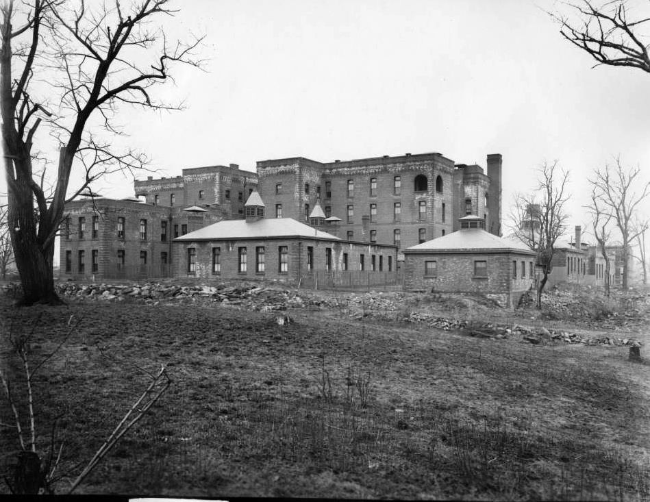 Manhattan: Lincoln Hospital1900S.