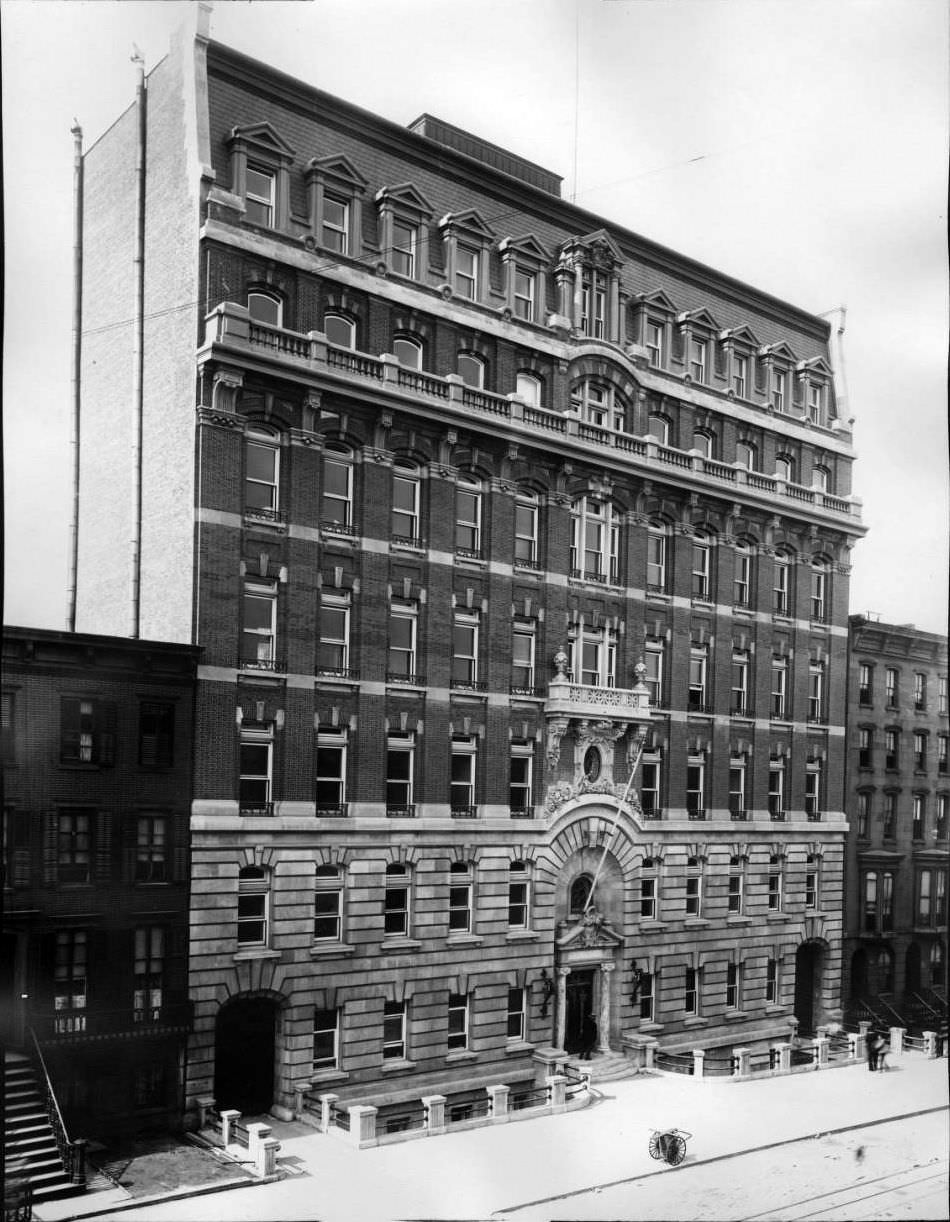 Manhattan: Hôpital Français1900S.