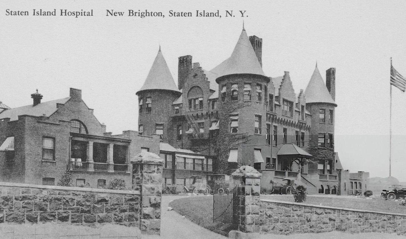 Postcard Of The Entrance Of Staten Island Hospital, New Brighton, 1900.