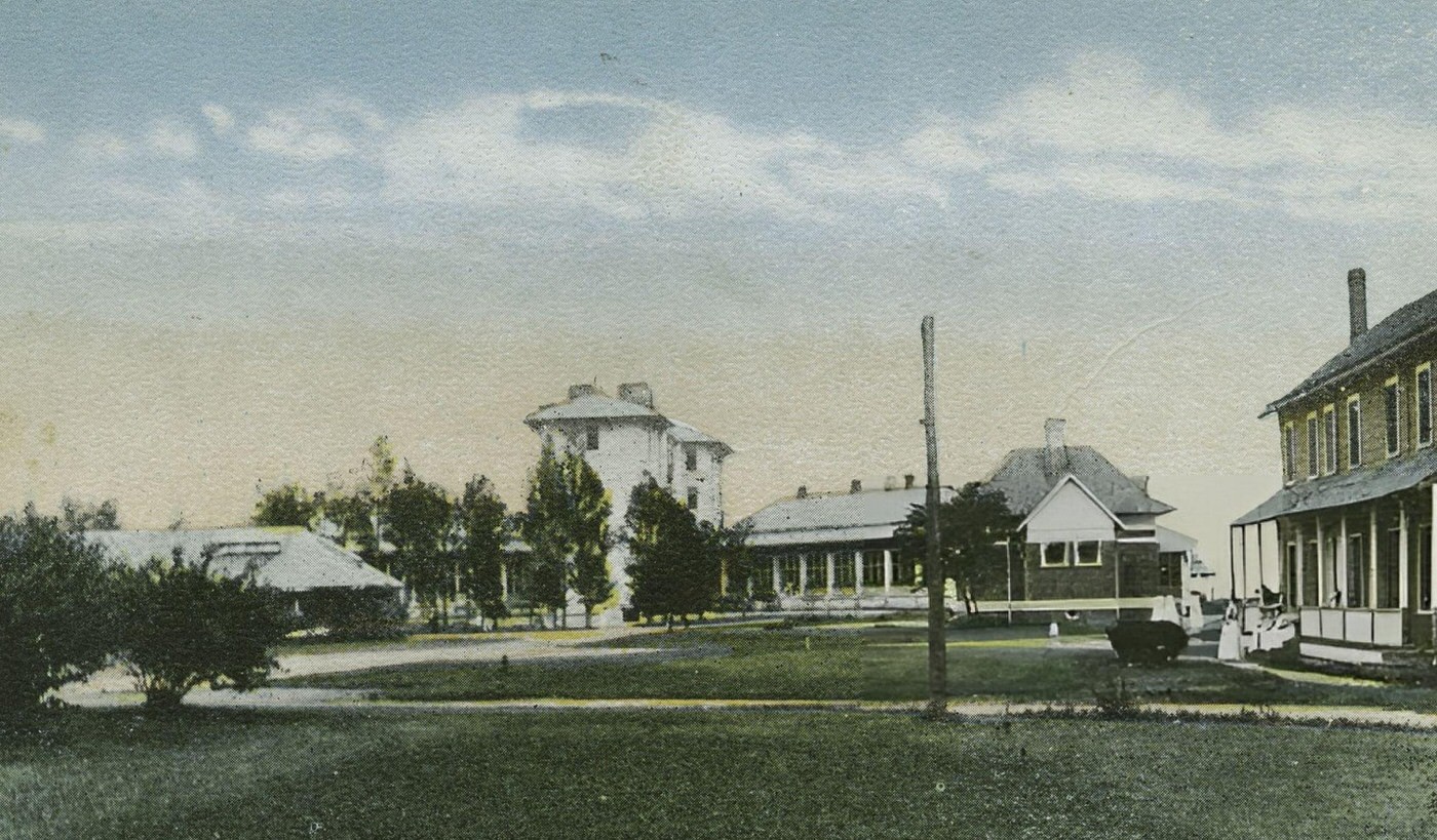 Postcard Of The Buildings Owned By St John'S Guild, New Dorp Beach, 1900.