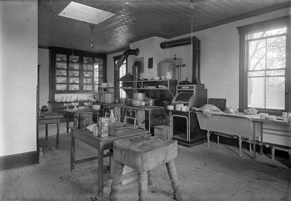Kitchen Of The Old Point Comfort Hotel, 4018 Boston Road, Eastchester, Bronx, 1900S.