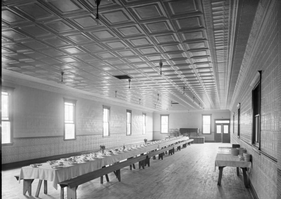 Dining Room Of The Old Point Comfort Hotel, 4018 Boston Road, Eastchester, Bronx, 1900S.