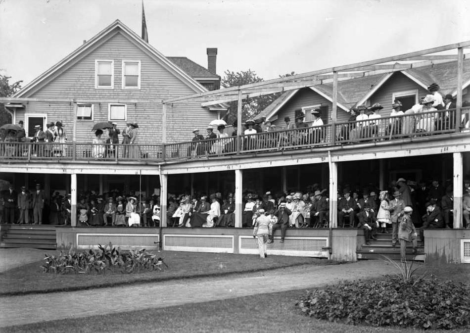 Crowds On The Verandah Of The Parkway Hotel, 1912.