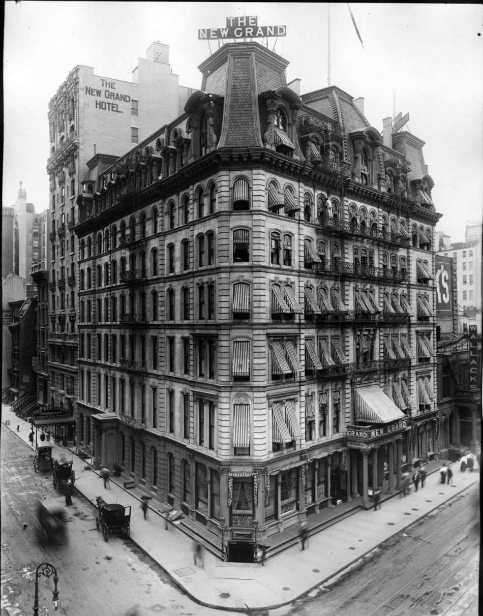 Manhattan: The New Grand Hotel.