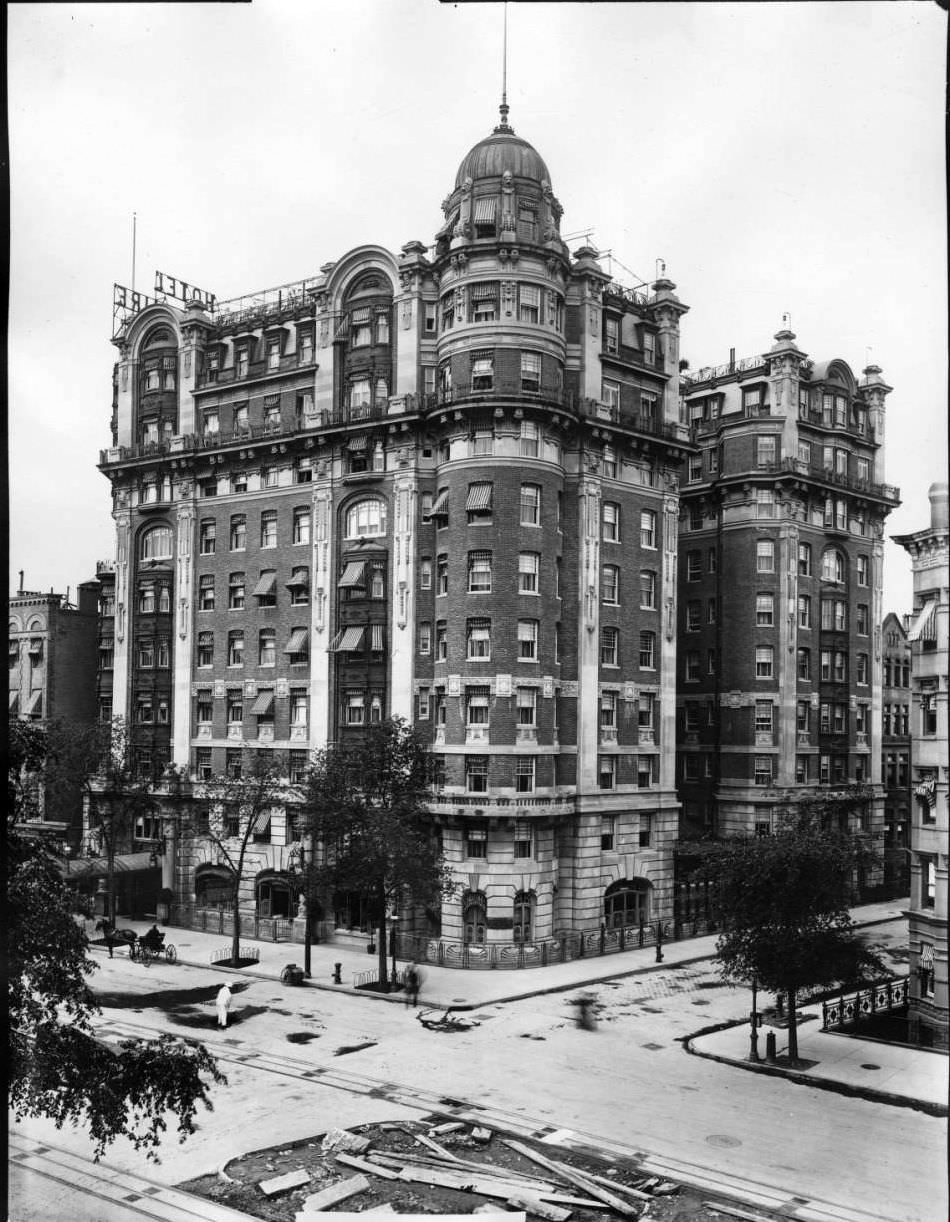 Manhattan: Belleclaire Hotel, Broadway And 77Th Street, 1910.
