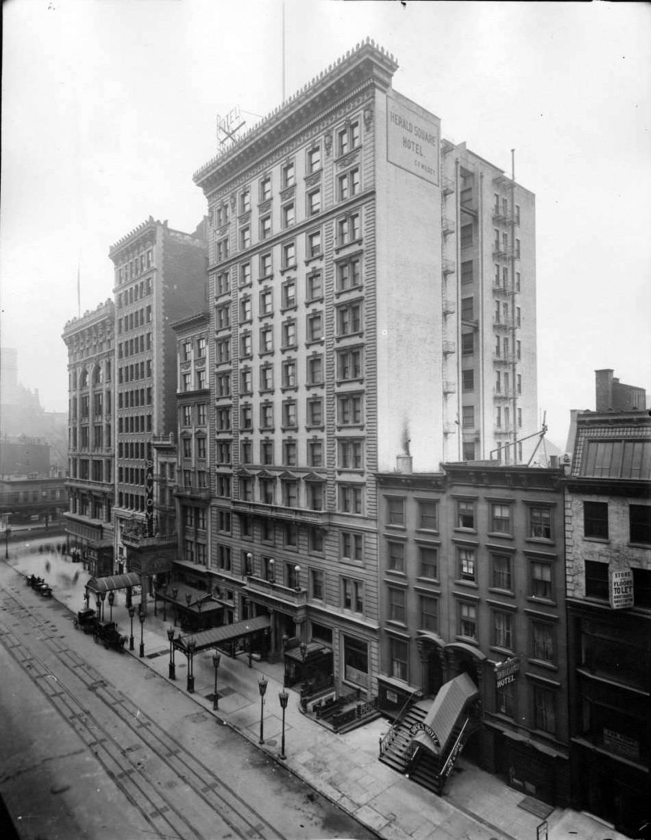 Manhattan: Herald Square Hotel.