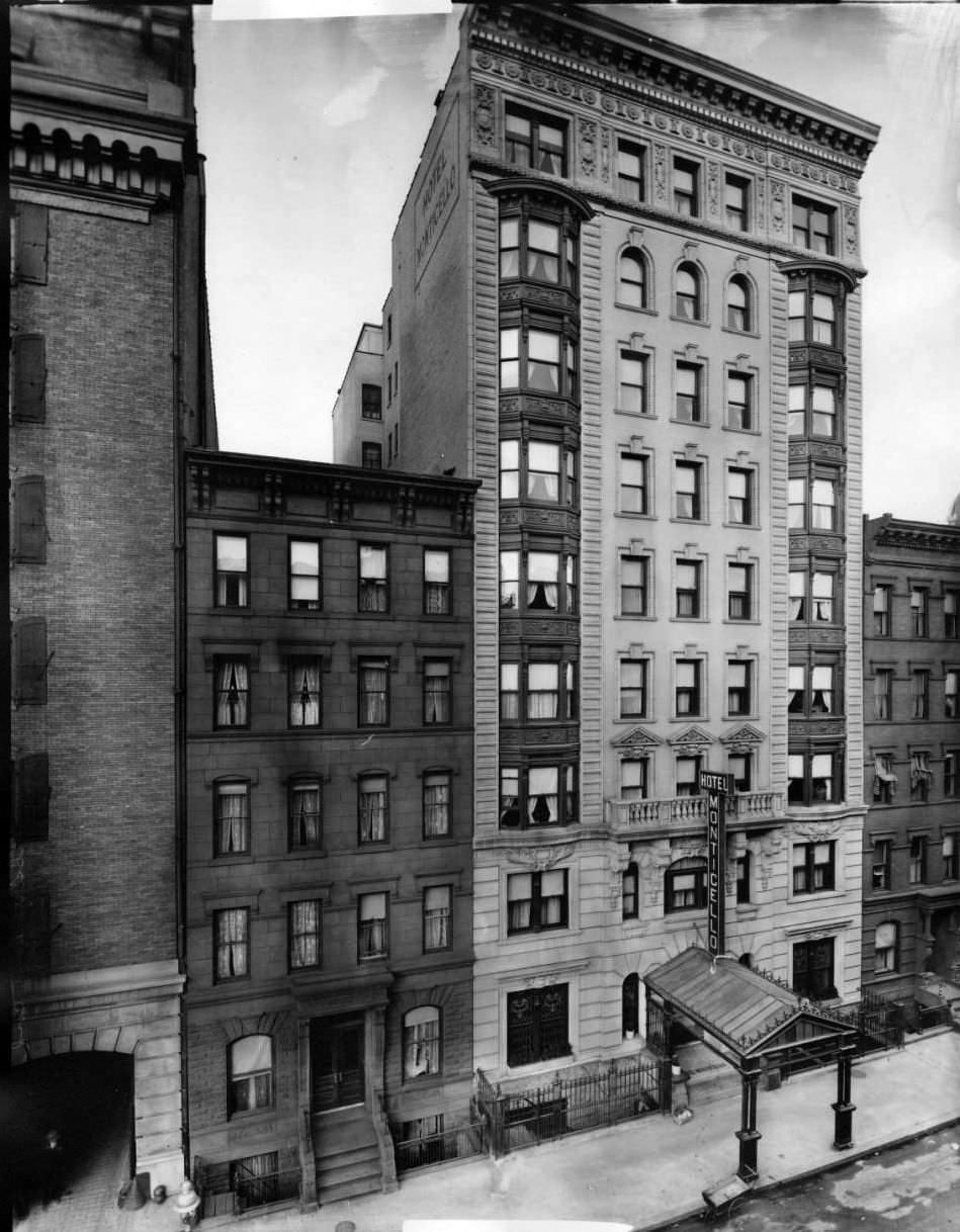 Manhattan: Hotel Monticello.