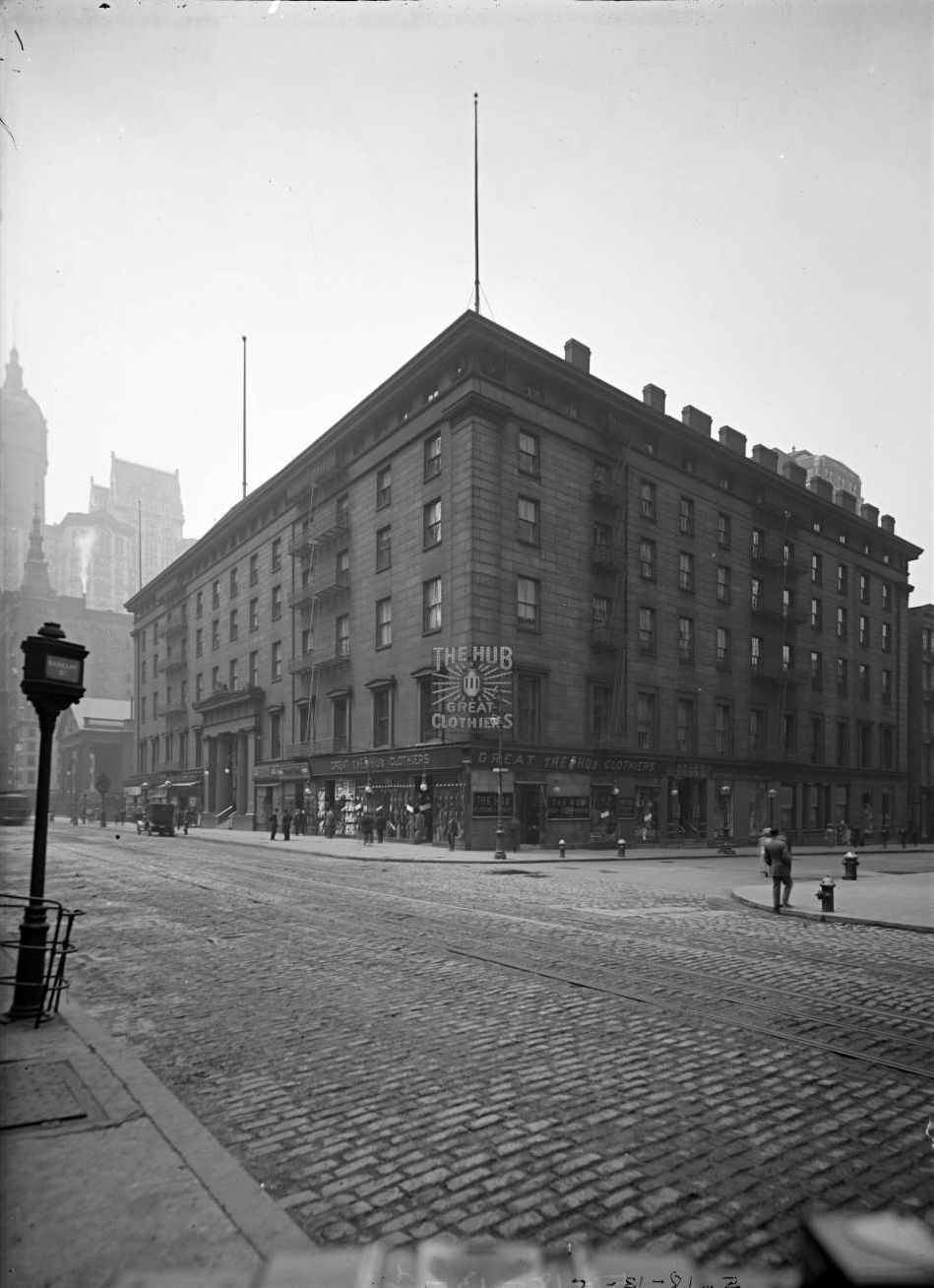 Astor House At Broadway And Barclay Street, 1913.
