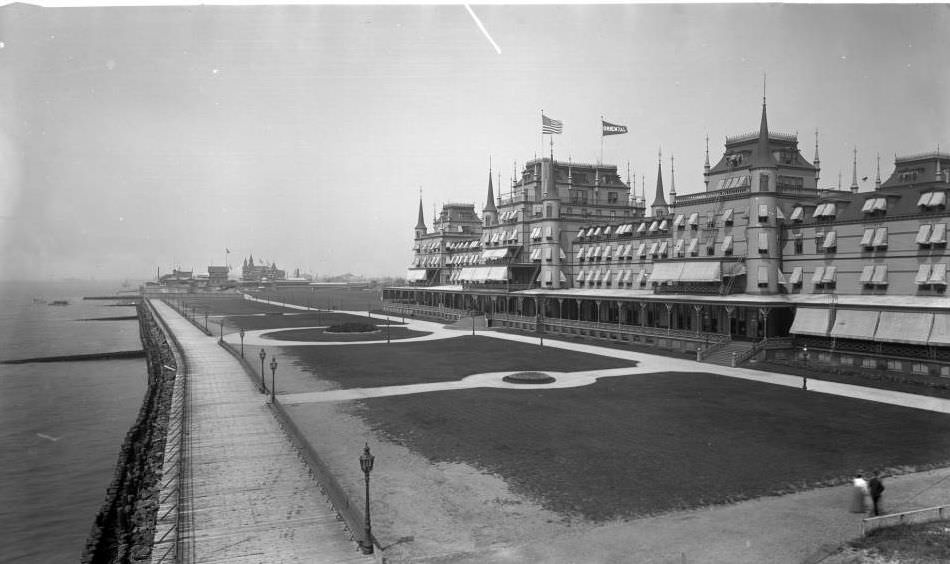Brooklyn: Oriental Hotel, Manhattan Beach, 1905.