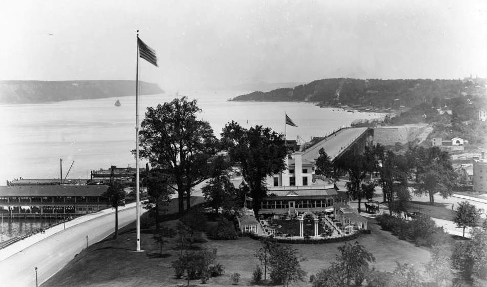 Manhattan: Claremont Inn, Viewed From Grant'S Tomb.