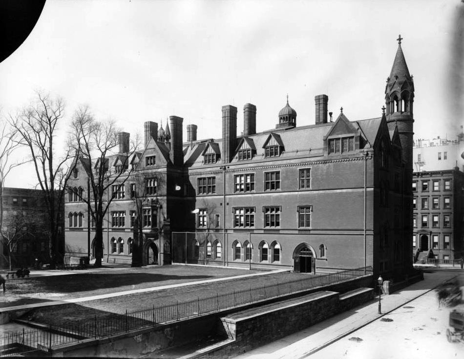 Manhattan: Columbia College Library, Midtown Campus.