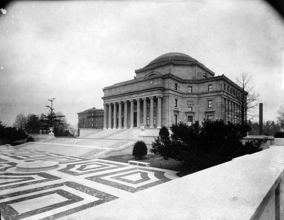 Manhattan: Low Library, Columbia University.
