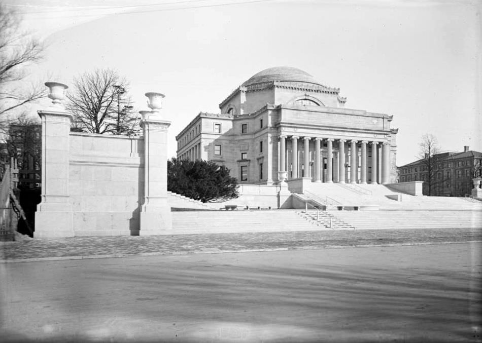 Low Library, Columbia University, New York City, 1898.