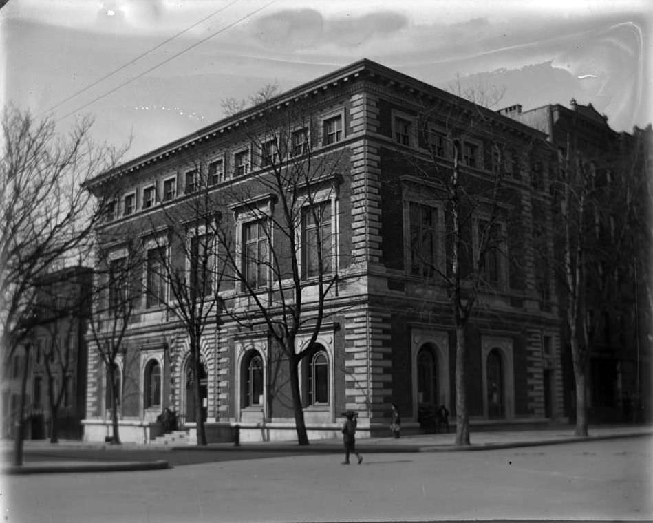 The Mott Haven Branch Of The New York Public Library, Bronx, N.y., 1900S.