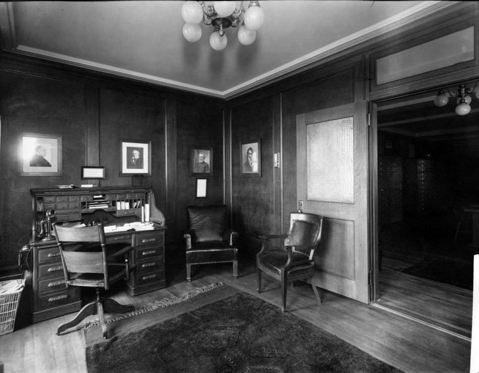 Manhattan: Interior Editor'S Office, New York Evening Post.