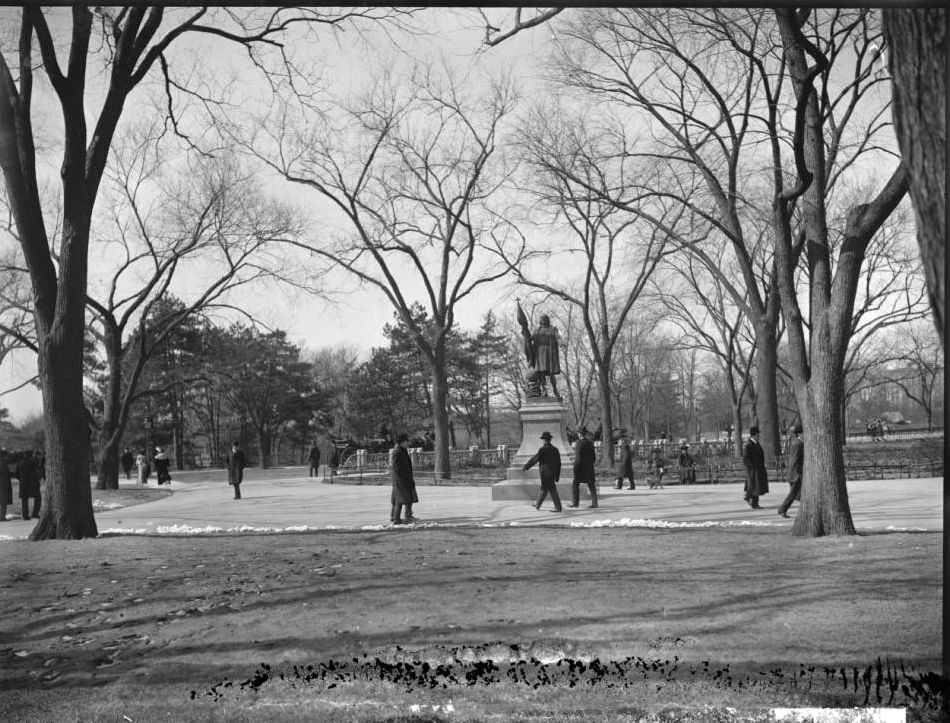 Statue Of Columbus, The Mall, Central Park, New York City, 1900.