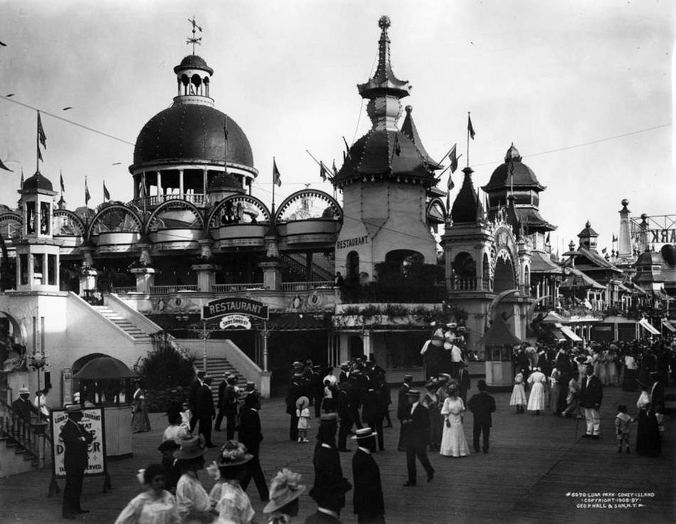 Luna Park, Coney Island, Brooklyn, 1908.