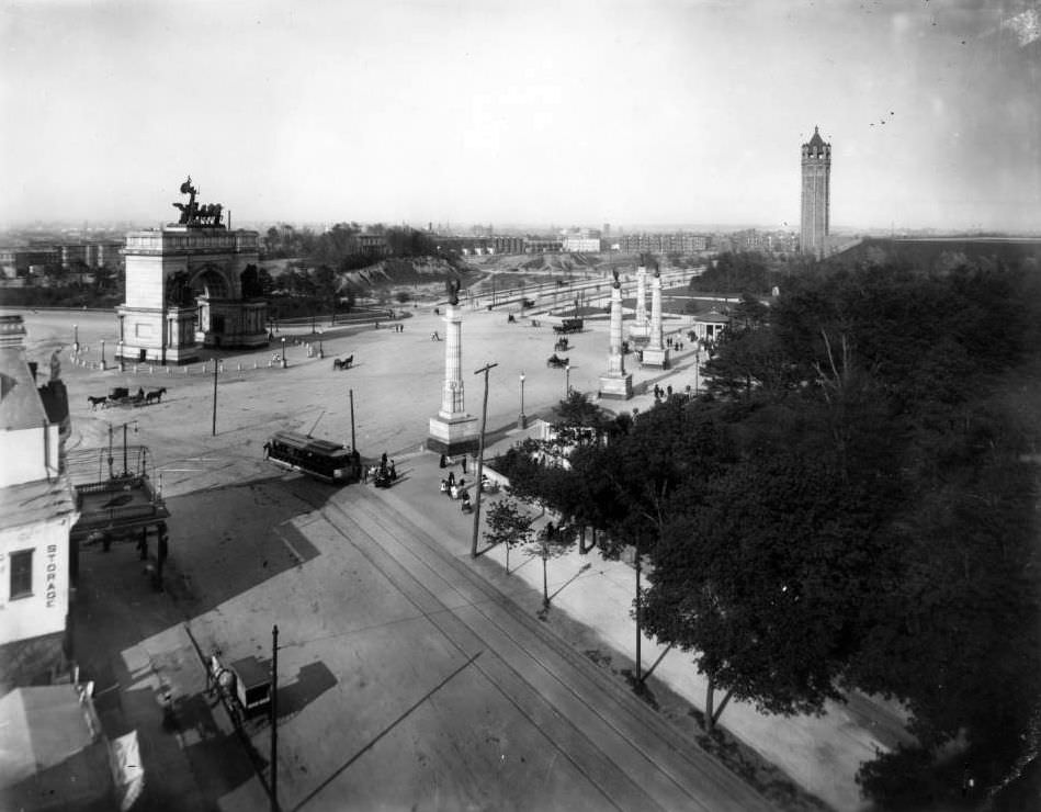 Grand Army Plaza And The Entrance To Prospect Park, Brooklyn.