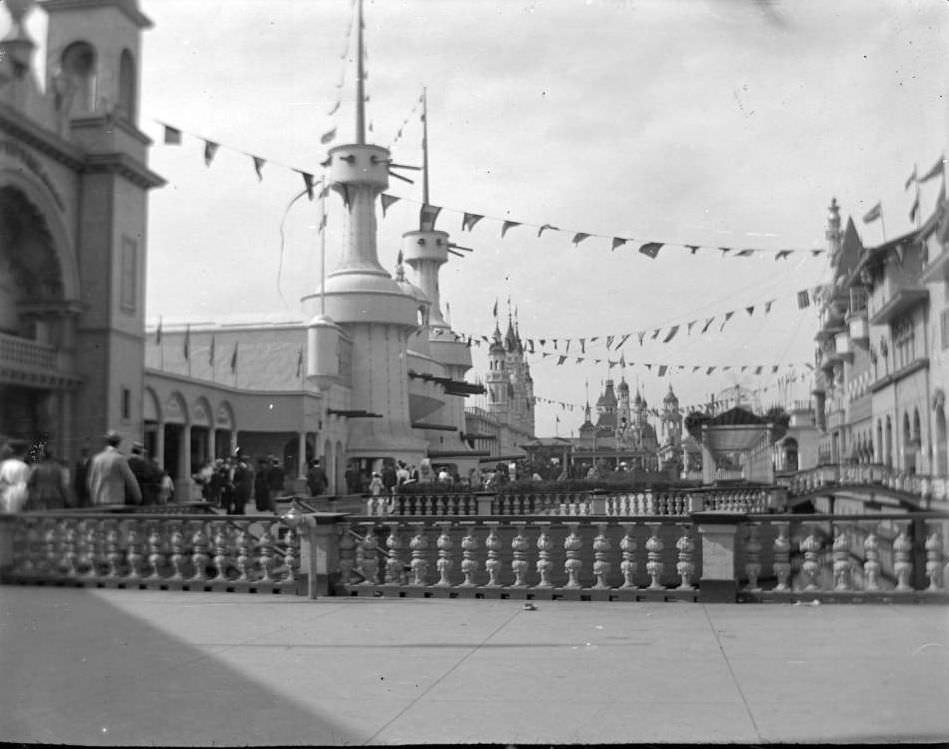 Luna Park, Coney Island, Brooklyn, 1903.