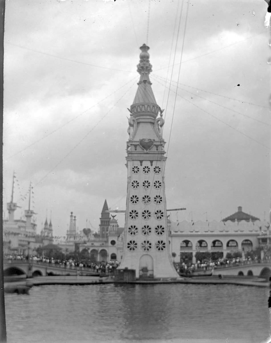 The Electric Tower, Luna Park, Coney Island, Brooklyn, 1903.
