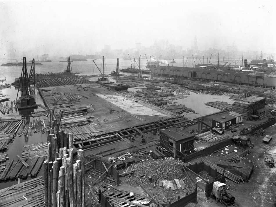 Pier 18, Joralemon Street, Brooklyn, 1916.