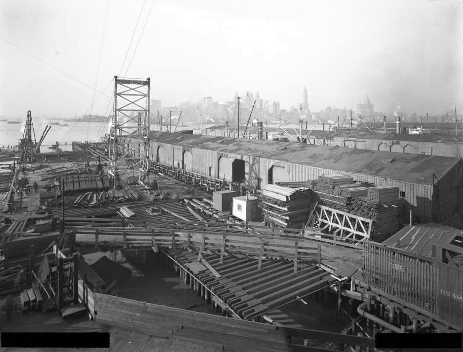 Pier 17, Joralemon Street, Brooklyn, 1916.