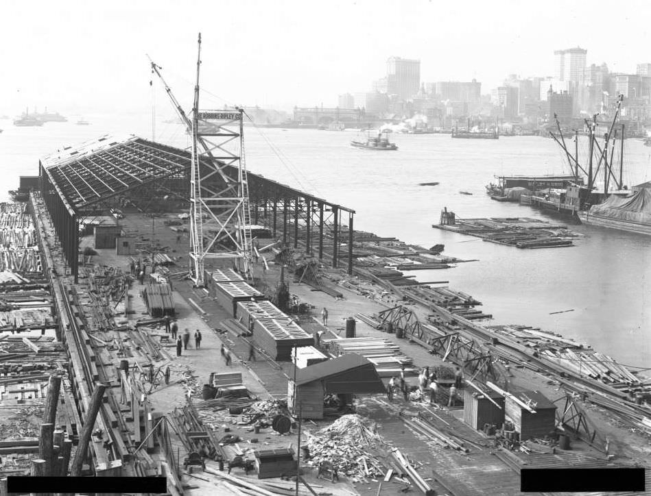 Pier 18, Joralemon Street, Brooklyn, 1916.