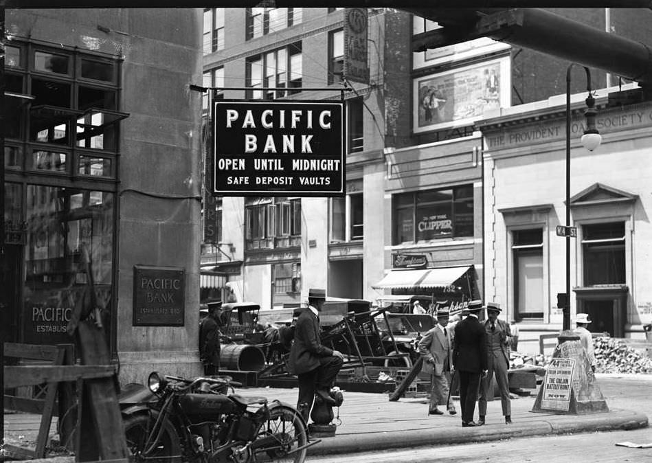 Pacific Bank On W. 4Th Street, 1917.