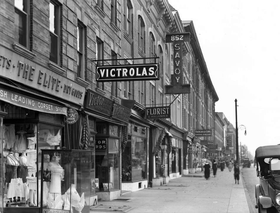 Victrolas, 860 Flatbush Avenue, Brooklyn, 1916.