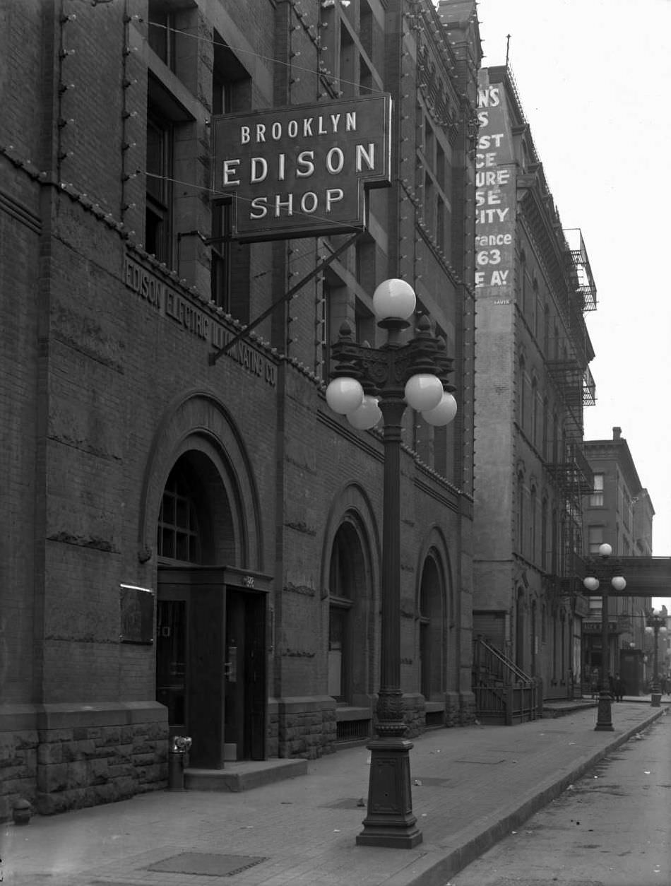 Brooklyn Edison, 360 Pearl Street, Brooklyn, 1917.