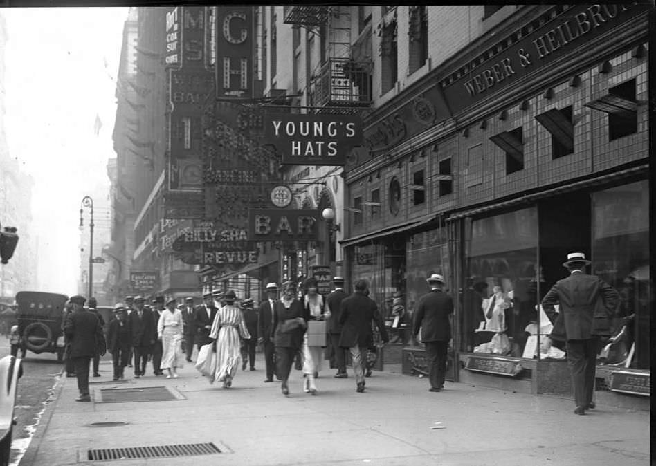Young'S Hats, 1361 Broadway, 1918.