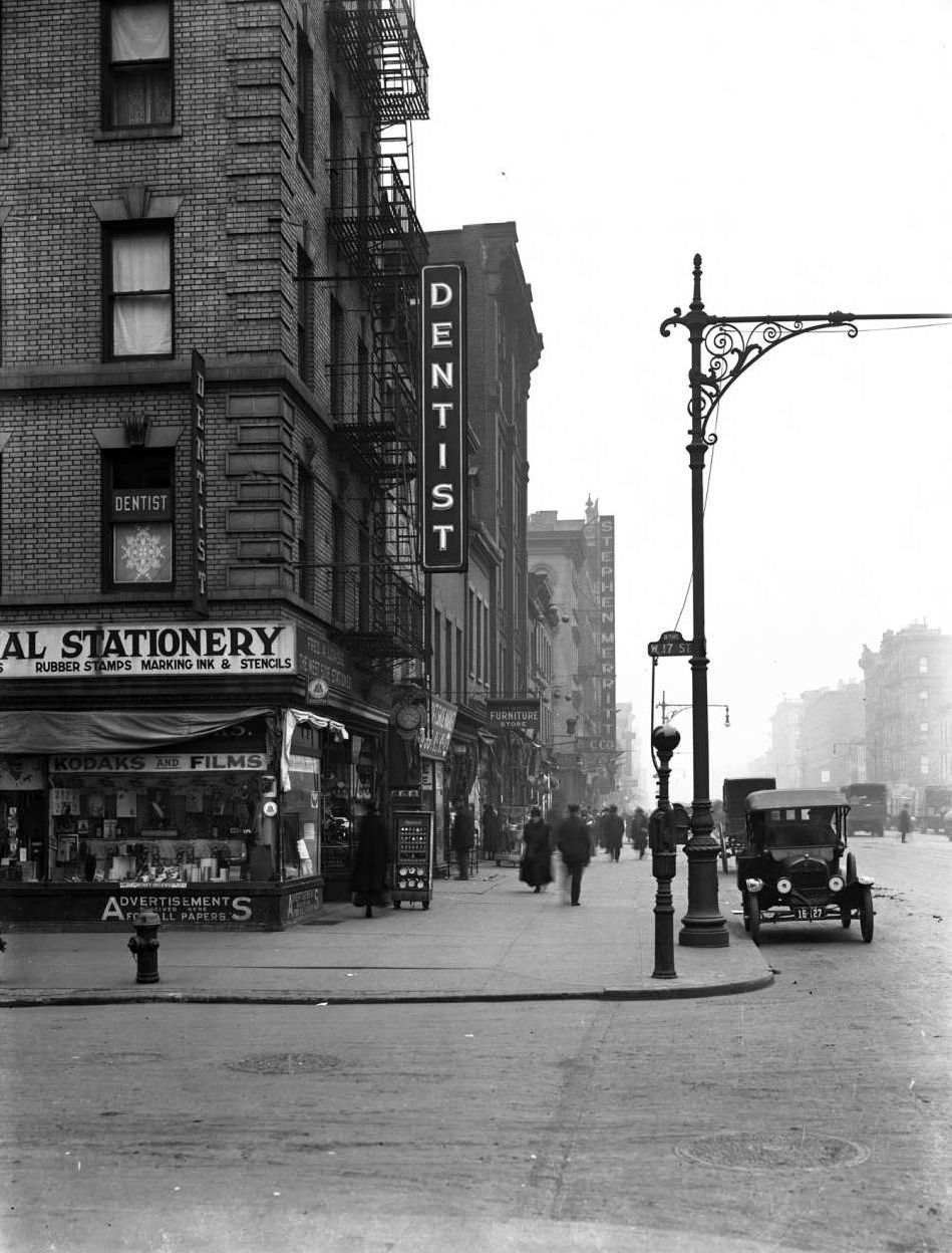 Dentist, 301 W. 17Th Street, 1919.