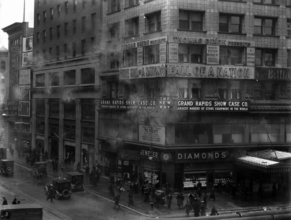 The Grand Rapids Show Case Company, 1465 Broadway, 1917.