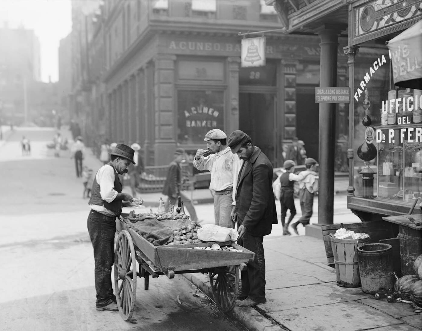 Clam Seller, Mulberry Bend, Little Italy, New York City, 1900.